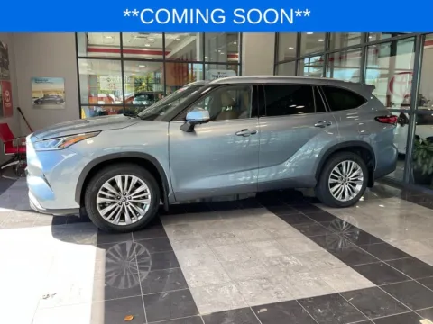 Another view of 2023 Toyota Highlander Platinum for sale in Kansas City, MO at Jay Wolfe Toyota
