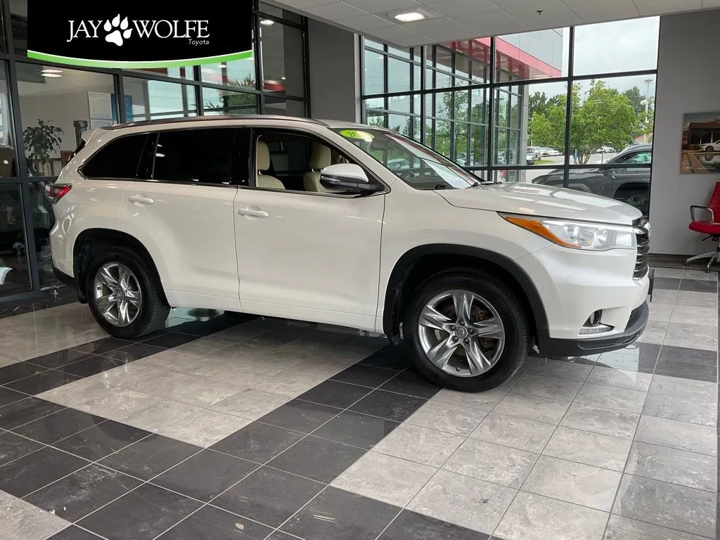 White 2015 Toyota Highlander Limited for sale in Kansas City, MO