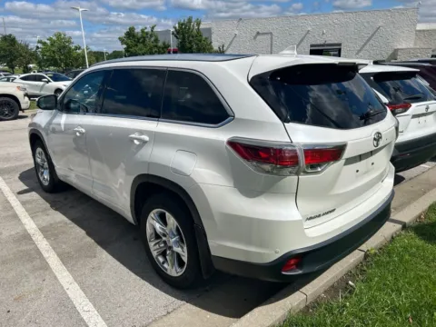 More photos of 2015 Toyota Highlander Limited at Jay Wolfe Toyota, MO