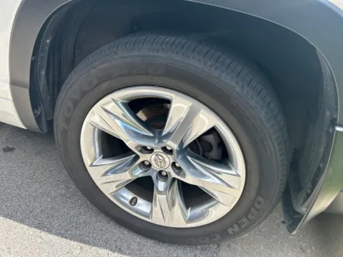 More photos of 2015 Toyota Highlander Limited at Jay Wolfe Toyota, MO