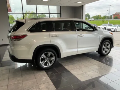 More photos of 2015 Toyota Highlander Limited at Jay Wolfe Toyota, MO