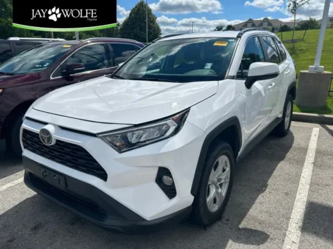 White 2021 Toyota RAV4 XLE for sale in Kansas City, MO