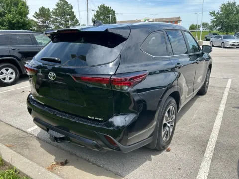 Another view of 2024 Toyota Highlander XLE for sale in Kansas City, MO at Jay Wolfe Toyota