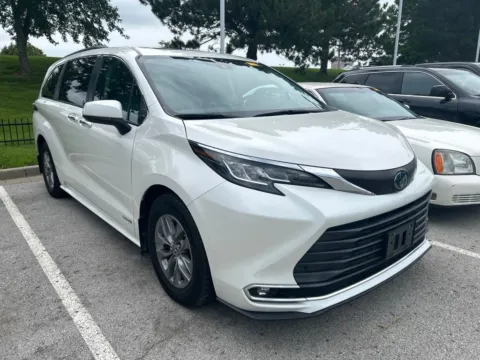 Another view of 2021 Toyota Sienna XLE for sale in Kansas City, MO at Jay Wolfe Toyota