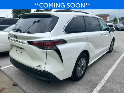 More photos of 2021 Toyota Sienna XLE at Jay Wolfe Toyota, MO