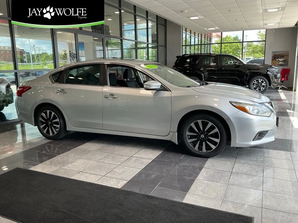 Silver 2017 Nissan Altima 2.5 SV for sale in Kansas City, MO
