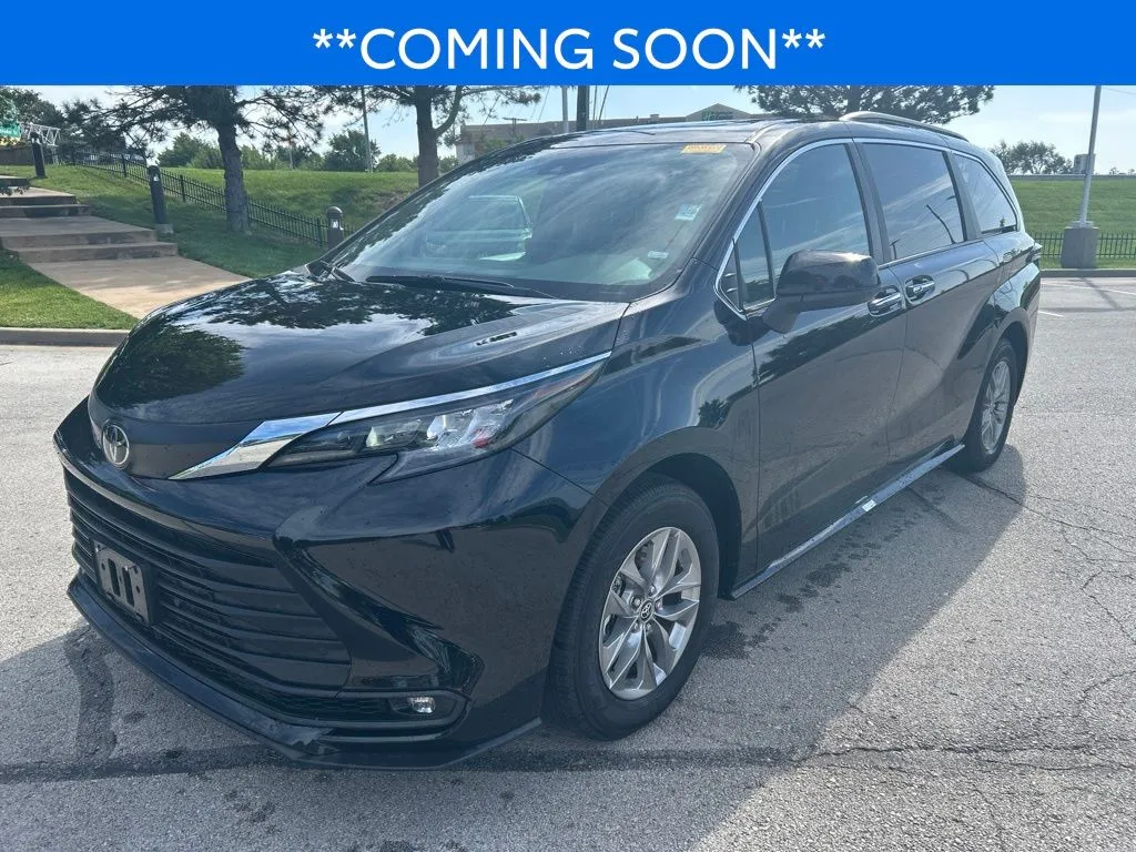 Black 2026 Toyota Sienna XLE for sale in Kansas City, MO