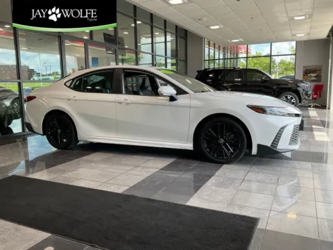 White 2025 Toyota Camry SE for sale in Kansas City, MO