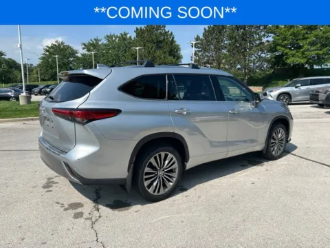 More photos of 2021 Toyota Highlander Platinum at Jay Wolfe Toyota, MO
