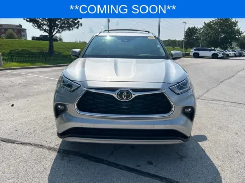 Photos of 2021 Toyota Highlander Platinum for sale in Kansas City, MO at Jay Wolfe Toyota