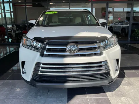 Photos of 2019 Toyota Highlander Limited for sale in Kansas City, MO at Jay Wolfe Toyota