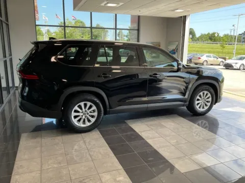 More photos of 2025 Toyota Grand Highlander XLE at Jay Wolfe Toyota, MO