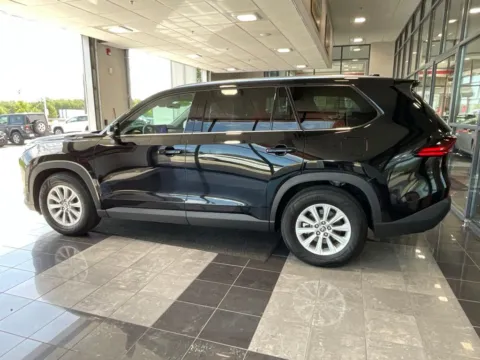 More photos of 2025 Toyota Grand Highlander XLE at Jay Wolfe Toyota, MO