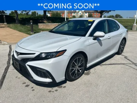 White 2024 Toyota Camry SE for sale in Kansas City, MO