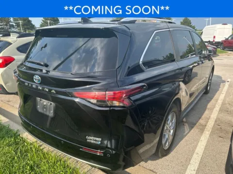 More photos of 2024 Toyota Sienna Limited at Jay Wolfe Toyota, MO