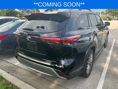 More photos of 2022 Toyota Highlander Platinum at Jay Wolfe Toyota, MO