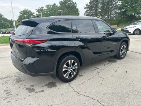 More photos of 2022 Toyota Highlander XLE at Jay Wolfe Toyota, MO