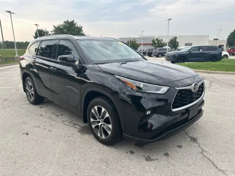 Another view of 2022 Toyota Highlander XLE for sale in Kansas City, MO at Jay Wolfe Toyota