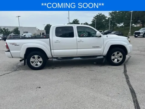 More photos of 2009 Toyota Tacoma PreRunner at Jay Wolfe Toyota, MO