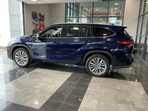 More photos of 2023 Toyota Highlander Hybrid Platinum at Jay Wolfe Toyota, MO