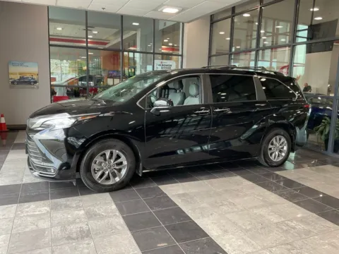 Another view of 2025 Toyota Sienna XLE for sale in Kansas City, MO at Jay Wolfe Toyota