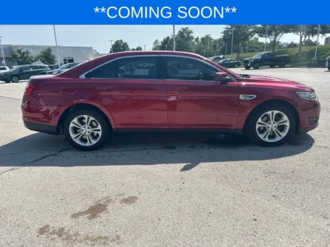 More photos of 2018 Ford Taurus SEL at Jay Wolfe Toyota, MO