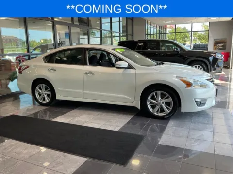 White 2013 Nissan Altima 2.5 SV for sale in Kansas City, MO