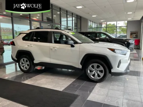 White 2019 Toyota RAV4 LE for sale in Kansas City, MO