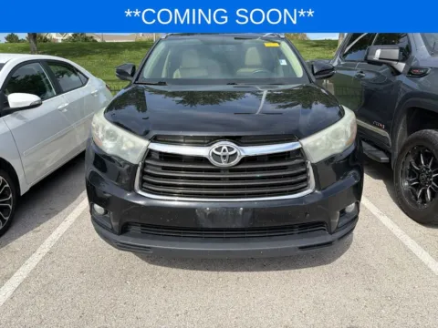 Photos of 2016 Toyota Highlander XLE V6 for sale in Kansas City, MO at Jay Wolfe Toyota