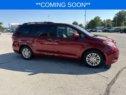 More photos of 2015 Toyota Sienna XLE at Jay Wolfe Toyota, MO