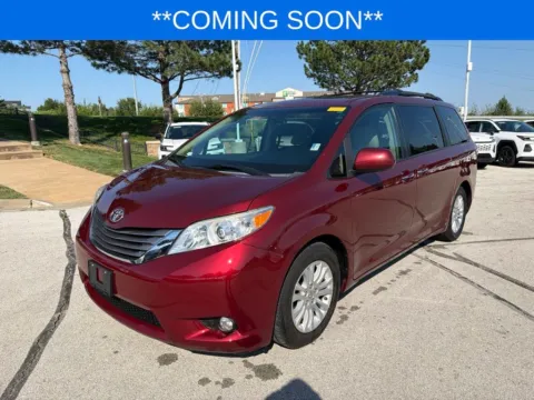 Red 2015 Toyota Sienna XLE for sale in Kansas City, MO