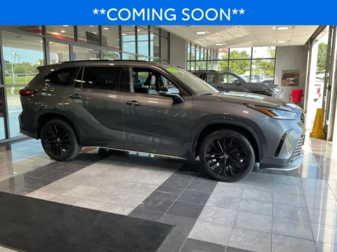Gray 2023 Toyota Highlander XSE for sale in Kansas City, MO