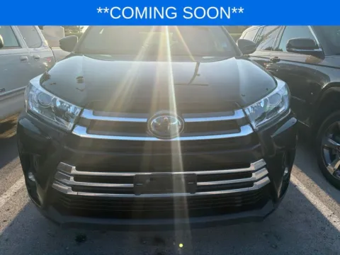 Photos of 2019 Toyota Highlander Hybrid Limited for sale in Kansas City, MO at Jay Wolfe Toyota