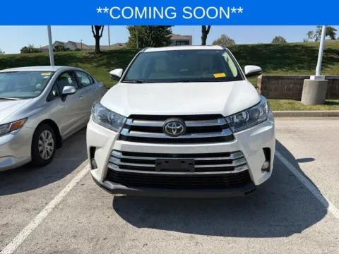 Photos of 2017 Toyota Highlander Limited Platinum for sale in Kansas City, MO at Jay Wolfe Toyota