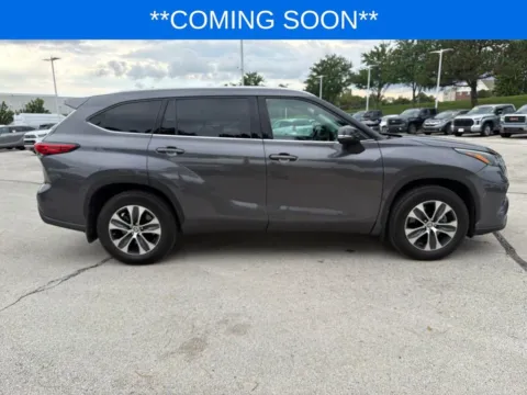 More photos of 2022 Toyota Highlander XLE at Jay Wolfe Toyota, MO