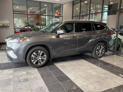 Another view of 2022 Toyota Highlander XLE for sale in Kansas City, MO at Jay Wolfe Toyota