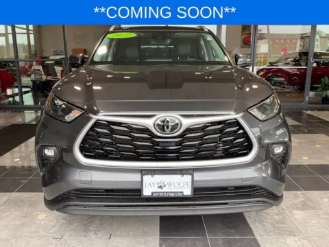 Photos of 2022 Toyota Highlander XLE for sale in Kansas City, MO at Jay Wolfe Toyota