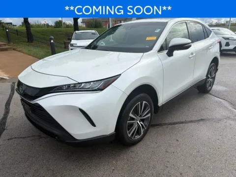 White 2022 Toyota Venza LE for sale in Kansas City, MO
