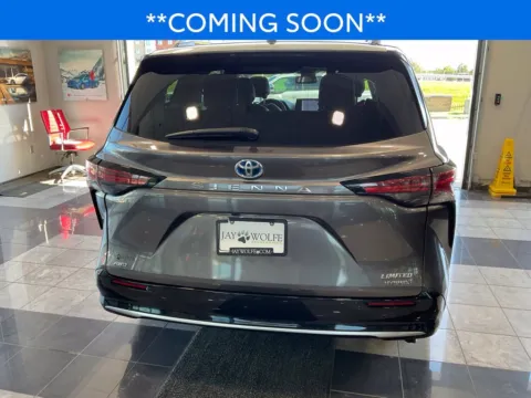 More photos of 2023 Toyota Sienna Limited at Jay Wolfe Toyota, MO