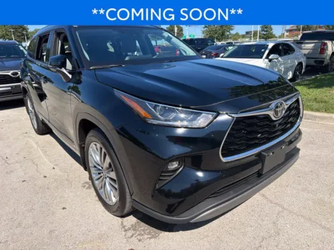Another view of 2026 Toyota Highlander Hybrid Platinum for sale in Kansas City, MO at Jay Wolfe Toyota