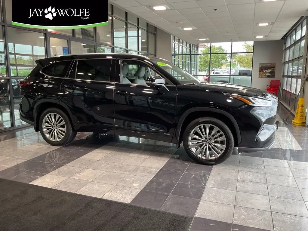Black 2026 Toyota Highlander Hybrid Platinum for sale in Kansas City, MO