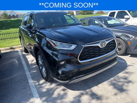 Another view of 2024 Toyota Highlander Platinum for sale in Kansas City, MO at Jay Wolfe Toyota
