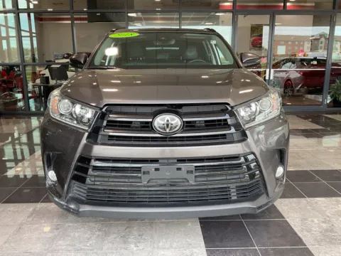 Photos of 2018 Toyota Highlander SE for sale in Kansas City, MO at Jay Wolfe Toyota