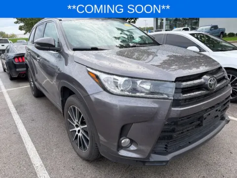 Another view of 2018 Toyota Highlander SE for sale in Kansas City, MO at Jay Wolfe Toyota