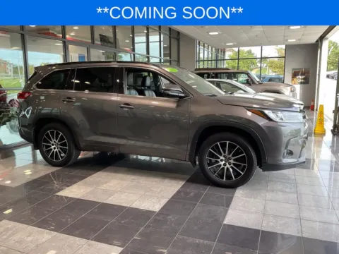 Gray 2018 Toyota Highlander SE for sale in Kansas City, MO