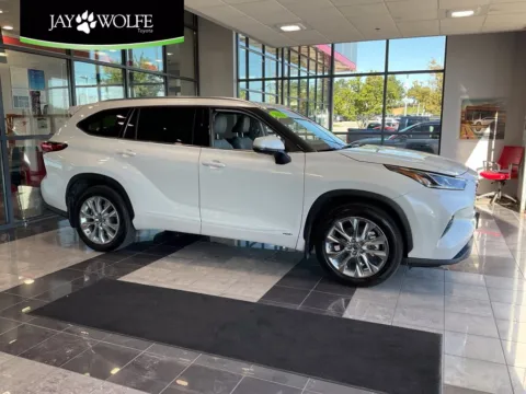 White 2022 Toyota Highlander Hybrid Limited for sale in Kansas City, MO