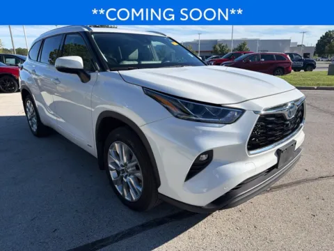Another view of 2022 Toyota Highlander Hybrid Limited for sale in Kansas City, MO at Jay Wolfe Toyota