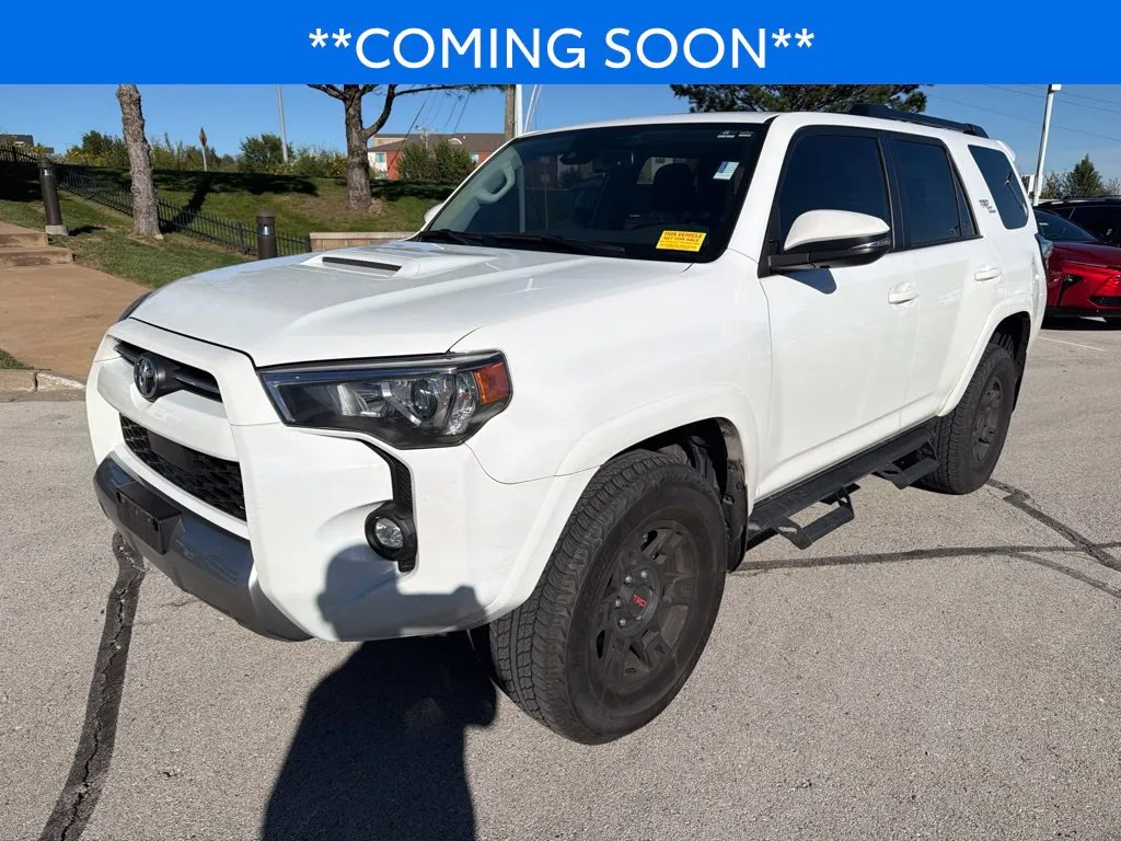White 2024 Toyota 4Runner TRD Off-Road Premium for sale in Kansas City, MO