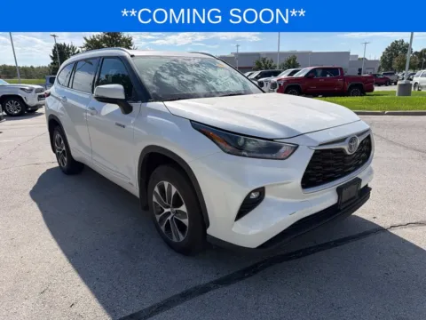 Another view of 2021 Toyota Highlander Hybrid XLE for sale in Kansas City, MO at Jay Wolfe Toyota