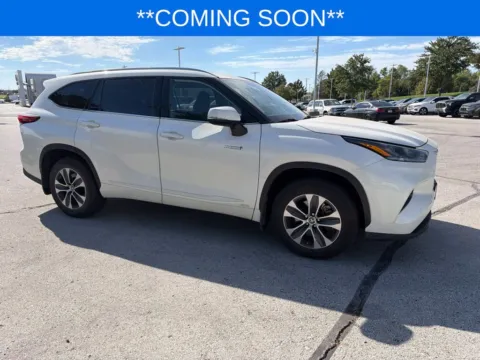 More photos of 2021 Toyota Highlander Hybrid XLE at Jay Wolfe Toyota, MO